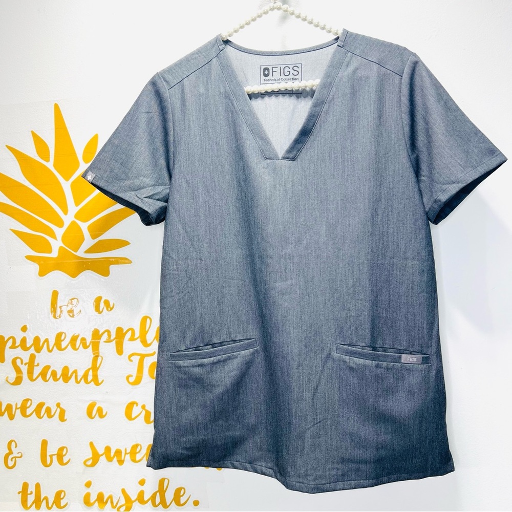 FIGS Charcoal Grey Three Pocket Short Sleeve Top Size Small - Picture 2 of 9
